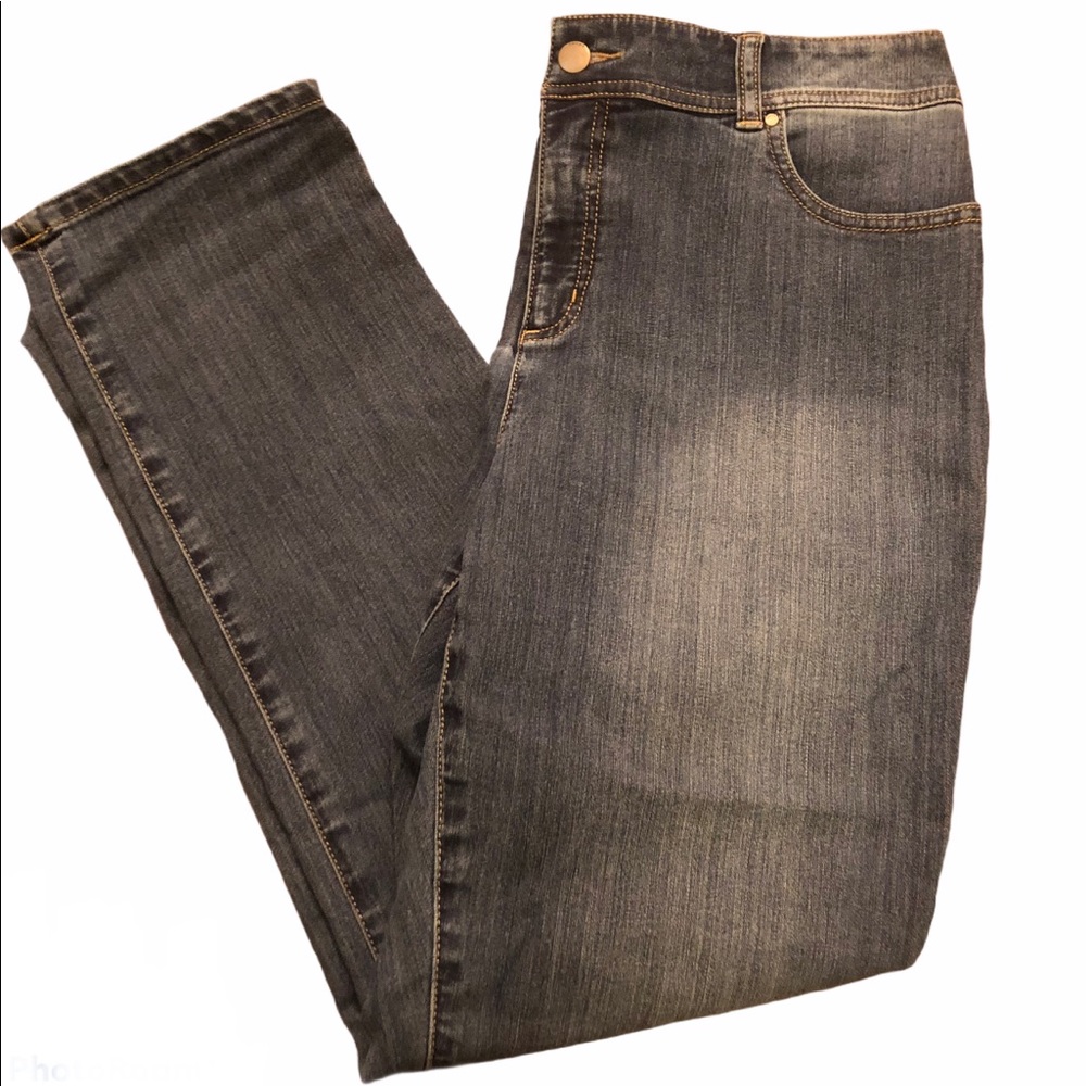 Chicos Fabulously Slimming Straight Leg Size 1.5